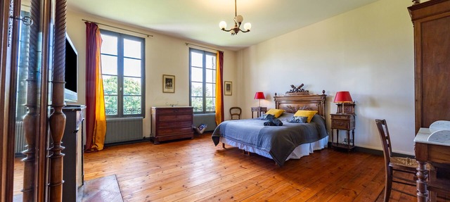 Guest Room – Château Le Noble in Saint-Germain-du-Puch