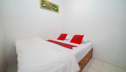 Halona Taraman Guest House by Yurooms in Ngemplak