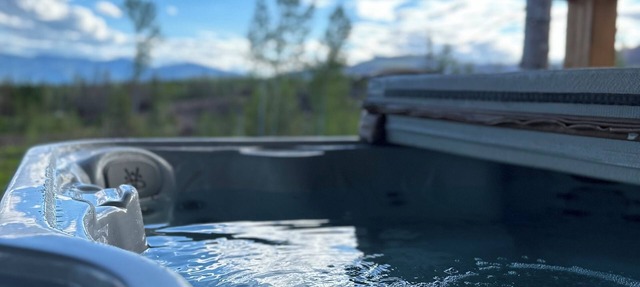 Hideout Cabin 1 with hot tub! in Celista