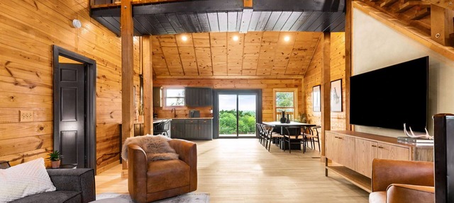 Hill Country Luxury Cabin in Blanco