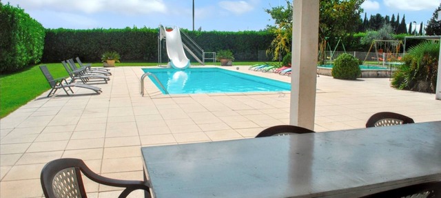 Homerez - Spacious and Elegant Villa in Meynes with Private Pool in Meynes