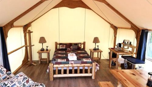Howling Wolf Resort in Seward
