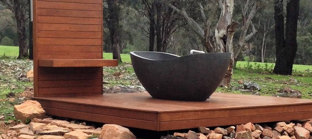 Idyllic Farm Cottage with Outdoor Bath Under the Stars in Manildra