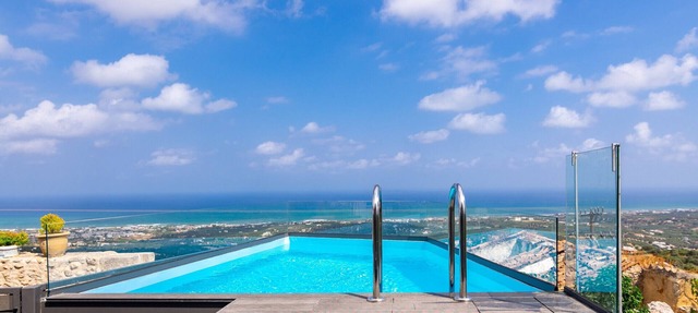 Iliahtida villa, pool,Near tavern & minimarket in Maroulas