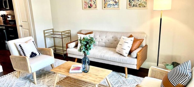 Immaculate Apartment w/King Bed &Resort Style Pool in Bryan