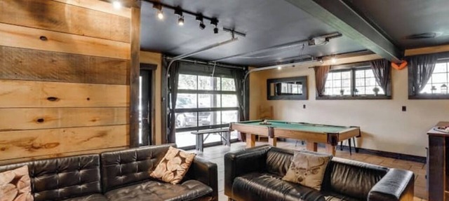 Industrial Loft 1, Hot Tub, Pool Table & Private Lake Escape in Cantley