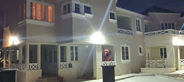 Infinity Townhomes, Charming 3-bedroom, 3.5 bathroom townhouse, AC, fitness room in Bagatelle Terrace