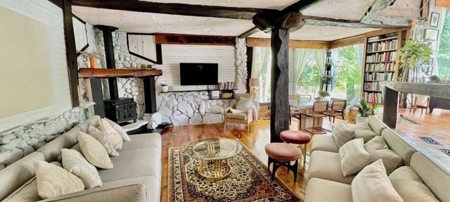 Insta-worthy artist’s retreat with amazing gazebo in Cantley