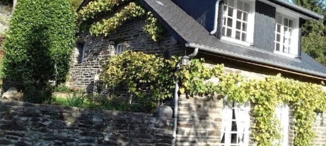 Isolated cottage in the Mont-Saint-Michel mountains. Dogs welcome. in Beauficel