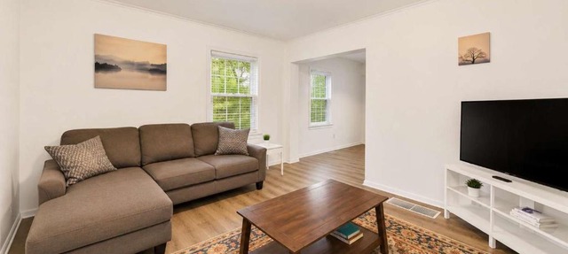 Jungle House Luxury Homes - Columbus Downtown Short North - Near Convention Center & Nationwide Arena - Free Parking - Pet Friendly - Over 5 800 Five Stars in Columbus