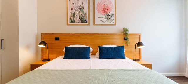 King Suite - Self contained suite with 1 King bed and single sofa bed in Woodside