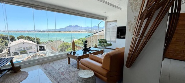 Kiwara at C, Gordon's Bay in Gordonʼs Bay