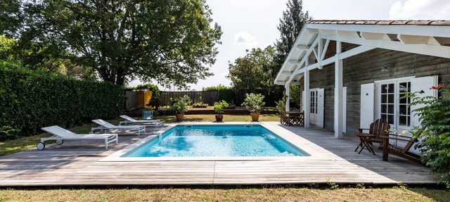 La Maison des Voyages – Loft with Private Pool Amidst the Vineyards in Saint-Aubin-de-Branne