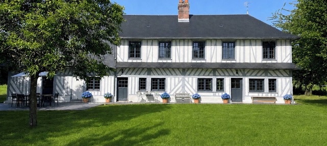 La Normande - Heated Pool - 10 min from Pont-Audemer - Sleeps 10 in Saint-Symphorien
