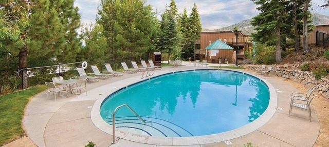 Lake Tahoe | Peaceful Nature Escape | Pool + Hot Tub in Stateline