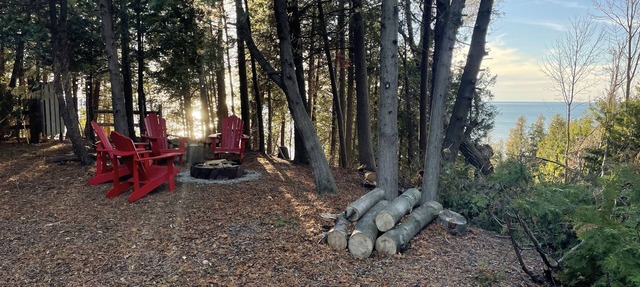 Lake-view Cottage on the bluffs above Lake Huron. Private Stairs down to beach. in Goderich