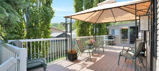 Lakefront Home on the beach at Buffalo Lake in Rochon Sands