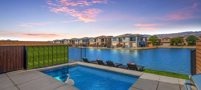 Lakefront Luxury Villa 4 bedroom+loft with Pool in Indio