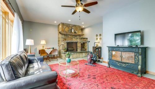 Lakefront Orange Vacation Rental - Pet Friendly! in Orange