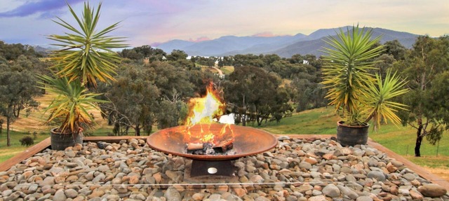 Lakeview Lodge - Executive family accommodation close to Lake Eildon. in Mountain Bay