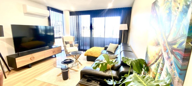 Large and Specious 2br/2ba Apartment in Denman Prospect