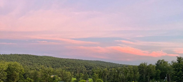 Large Farmhouse with expansive views, firepit 15 min north of Keene in Walpole