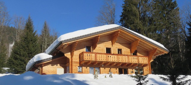 Large, sunny, peaceful chalet in the heart of nature in Les Diablerets, Switzerland. in Les Diablerets