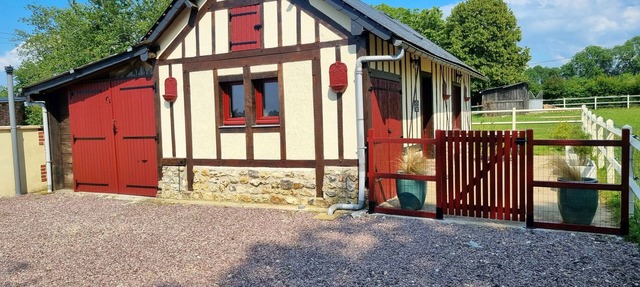 Le Charme et la Quiétude de la Campagne Normande à 25 mn D'honfleur in Saint-Symphorien