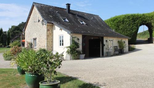Le Gîte De Roseraie in Brécé