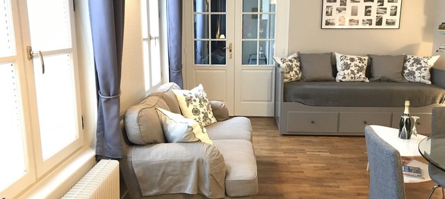 LES LOGETTES APARTMENT, 10 SECONDS FROM THE HARBOR IN A QUIET LOCATION in Honfleur