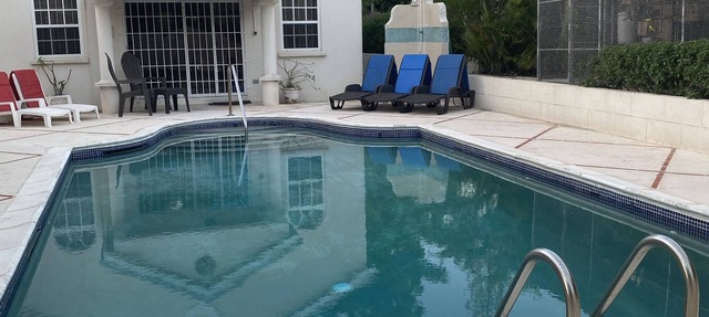 Little Bimshire spacious villa, large pool, private road near shops & bars in St James