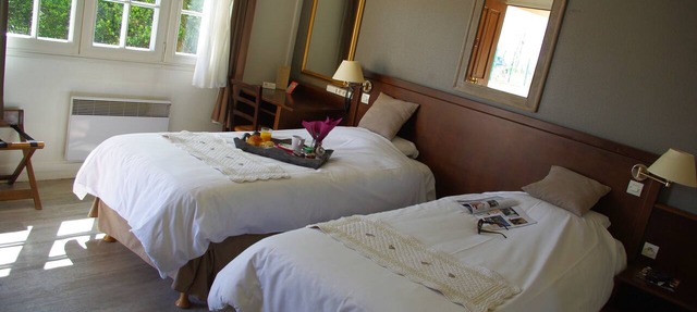LOGIS HÔTEL LES NYMPHEAS in Chaufour-les-Bonnieres