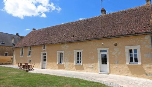 Longère Percheronne spacieuse avec jardin et spa en option