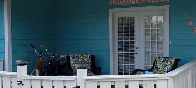 Looking to Just Get Away? Cute Cottage with Pool.Close to the Beach! Sept sale! in Daytona Beach
