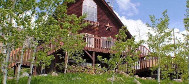 Lovely Cabin Between Downtown and Ski Resort, Hot Tub, Great Views, Dog Friendly in Durango
