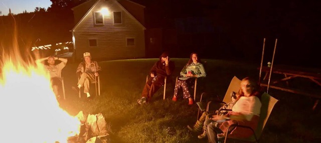 ★Luxe 100+ Acre Retreat★14 Bd★HOT TUB★FIRE PIT★POOL★28 PPL★ in Calais