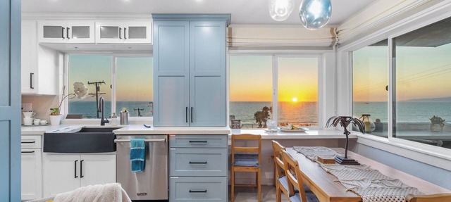 Luxe 4B-4B Coastal Oasis - Ocean Views - Rooftop & Garage in Manhattan Beach