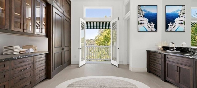 Luxurious Beverly Crest Resort in Beverly Hills 90210 Private Road in Beverly Hills