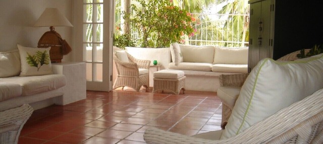 Luxurious Private Apartment with pool 4 minutes walk to Mullins Beach West Coast in near Speightstown