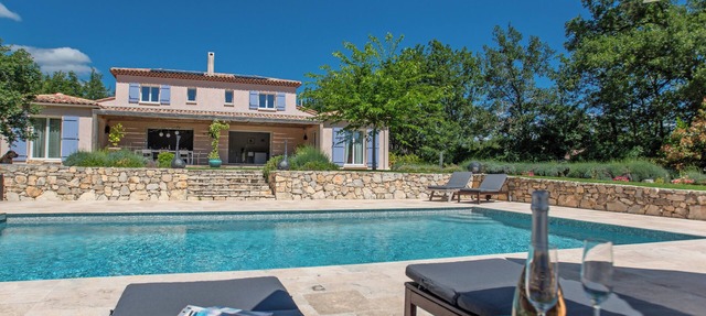 Luxurious villa with beautiful garden and pool in Tourrettes