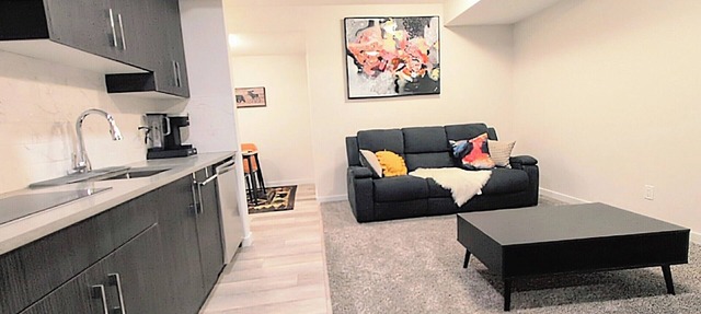 Luxury and Modern 2 bedroom suite in Balzac