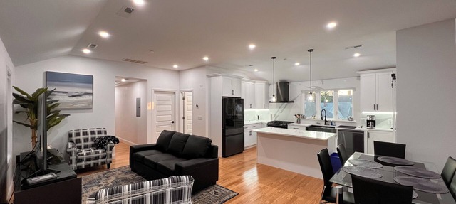 Luxury and Modern Apt near Mall/Hospital in Danvers