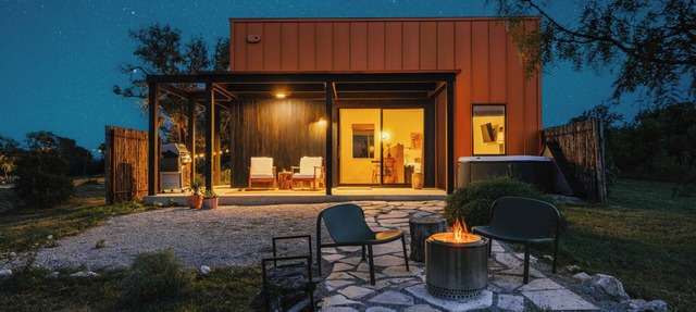 Luxury cabin in the center of the Texas Wine Country; large private porch w/hot tub, gas grill and fire pit; pet friendly in Stonewall