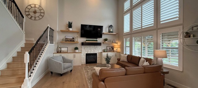 Luxury Colorado Retreat w/Hot Tub, 7 King Beds, 2 Kitchens & Mountain Sunsets in Berthoud