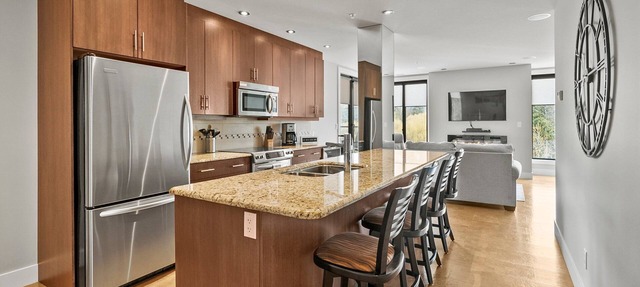 Luxury Condo on Mara Lake with Boat Slip & Pool. in Sicamous