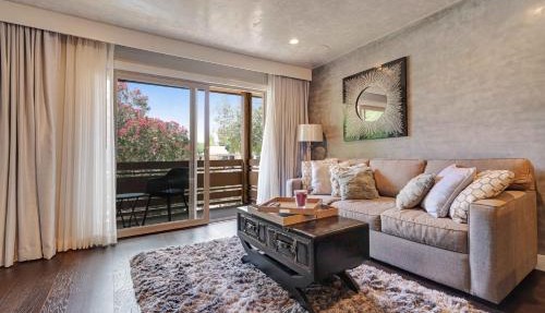Luxury Condo Resort Amenities - Pool, Pickleball in San Diego