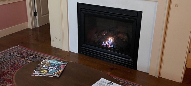 Luxury Condo Sleeps 4-6 between 2 mountains bar & food 1 min walk in Rochester