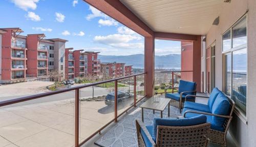 Luxury Lake View Condo in West Kelowna, 5 Star Resort with Pool, Hot Tub and Gym in West Kelowna
