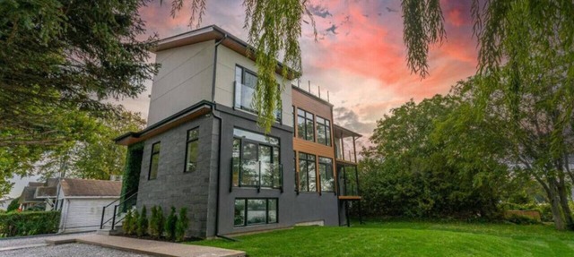 Luxury Lakefront Villa with Sauna sleeps 10ppl in St. Catharines