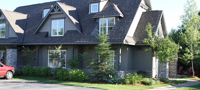 Luxury Resort cabin Rocky Crest Resort muskoka lake Joseph in MacTier
